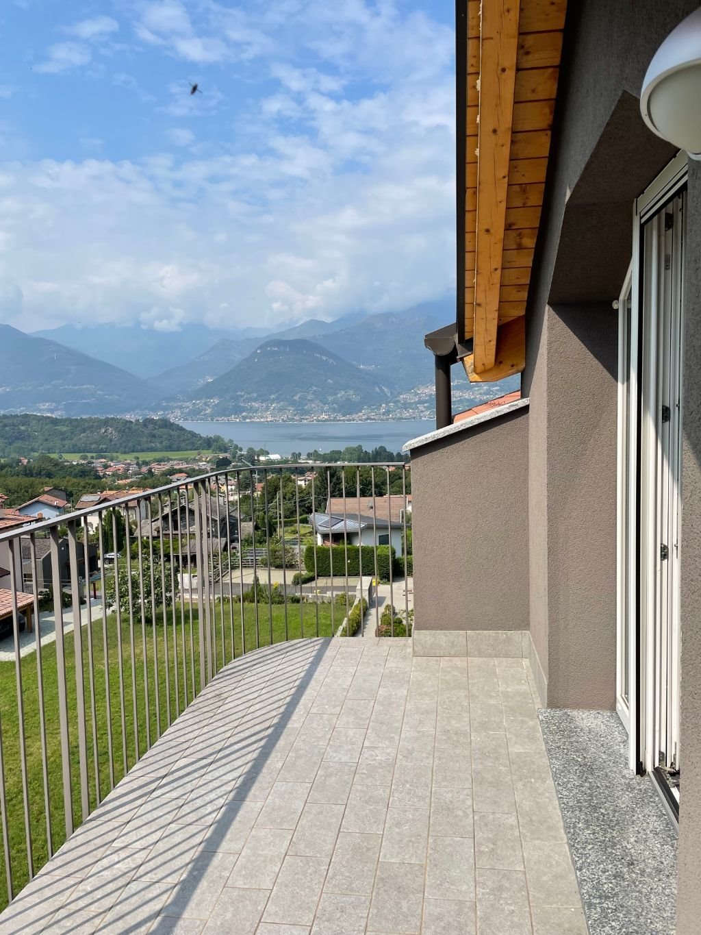 8 LA CASA SUL LAGO